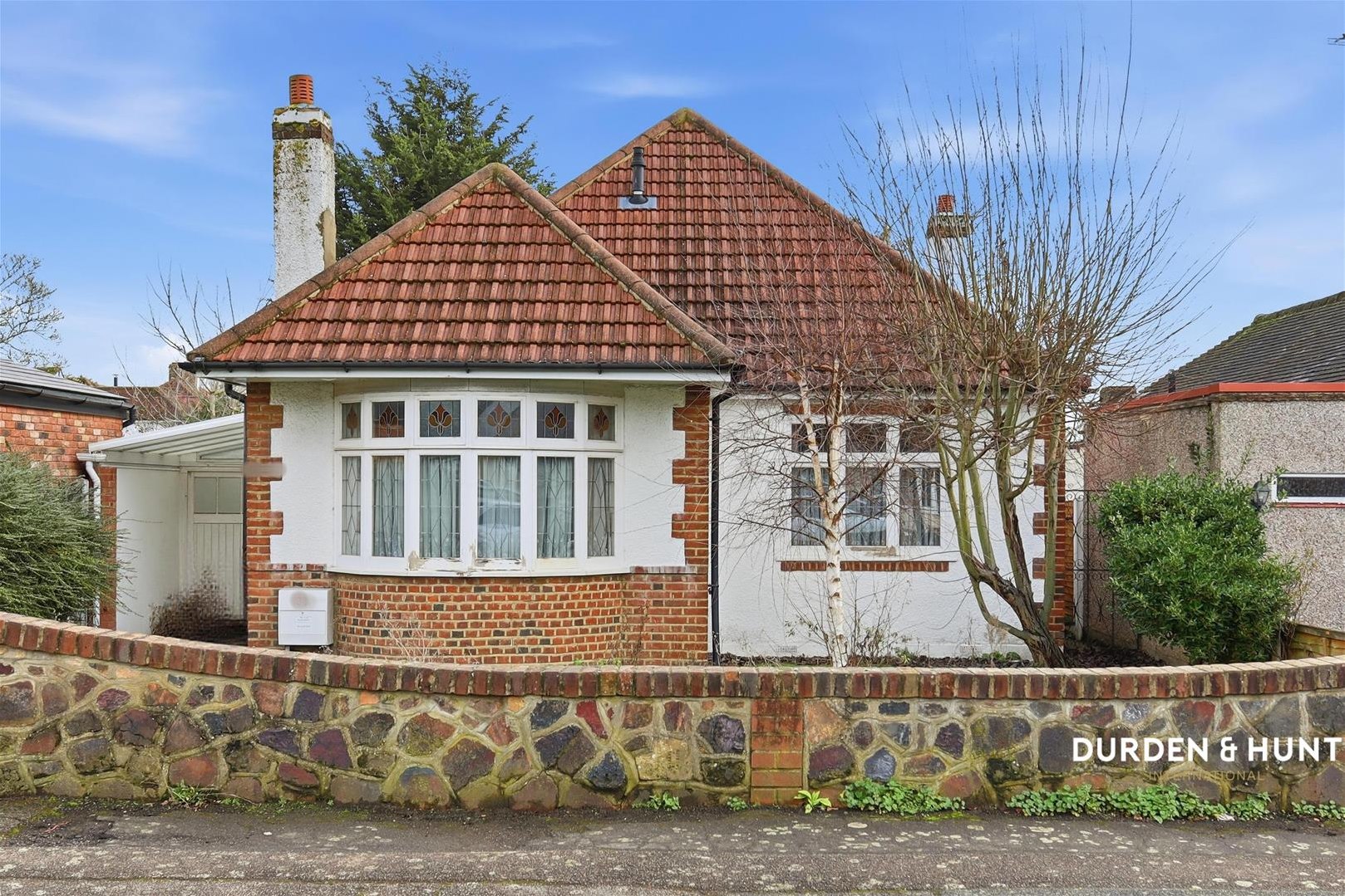 2 bedroom Detached house Under Offer