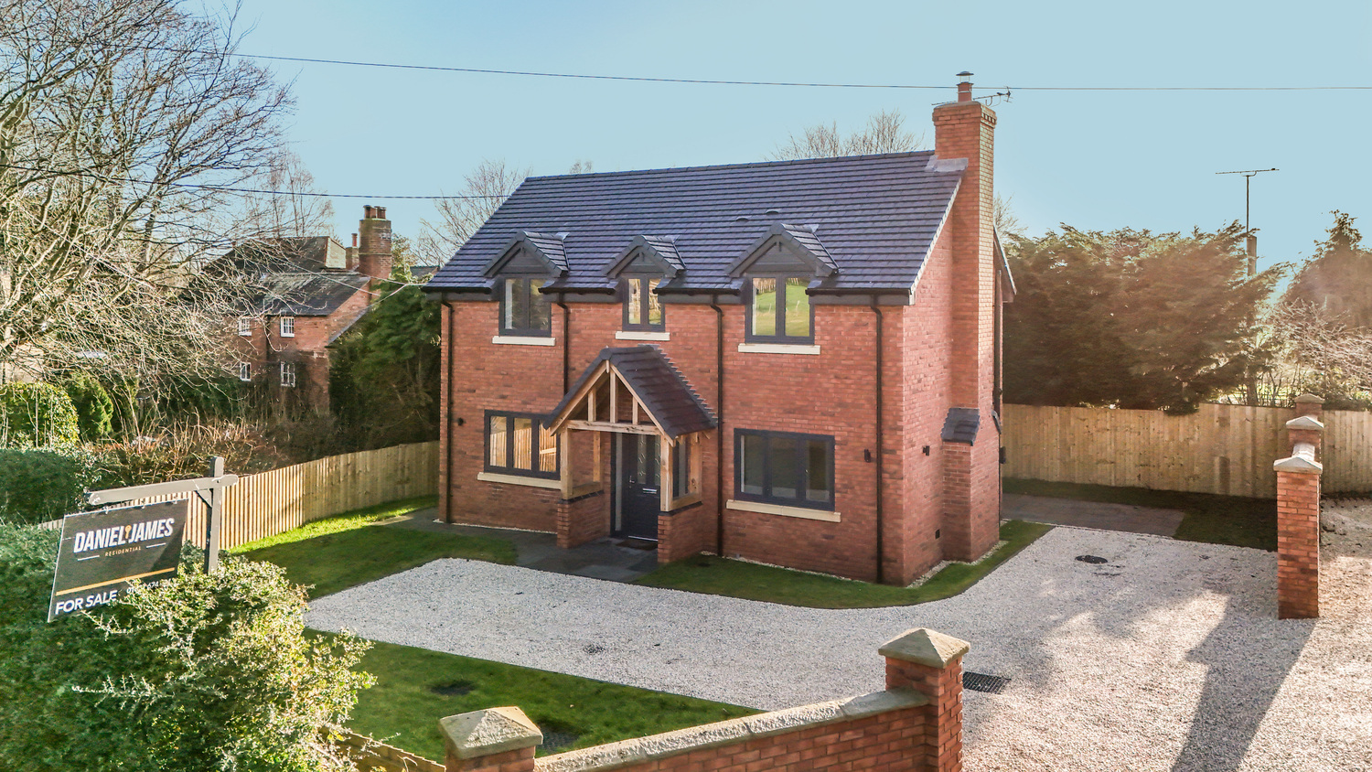 3 bedroom Detached house Under Offer