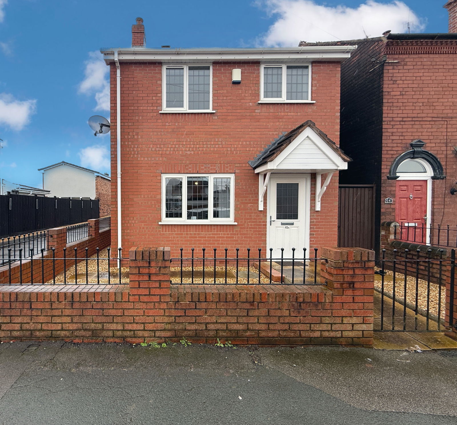 3 bedroom Detached house Under Offer