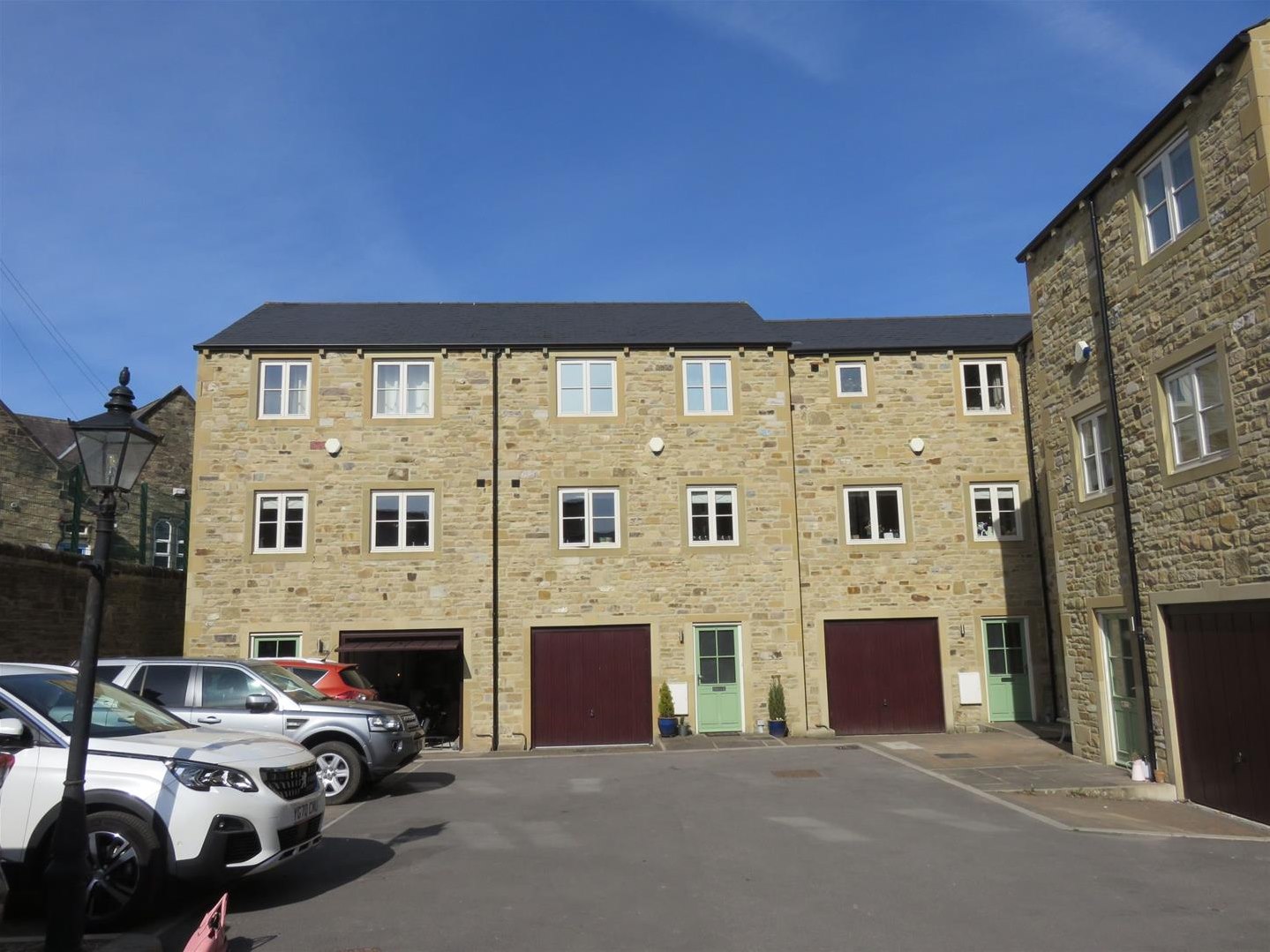 4 bedroom End of terrace house Under Offer