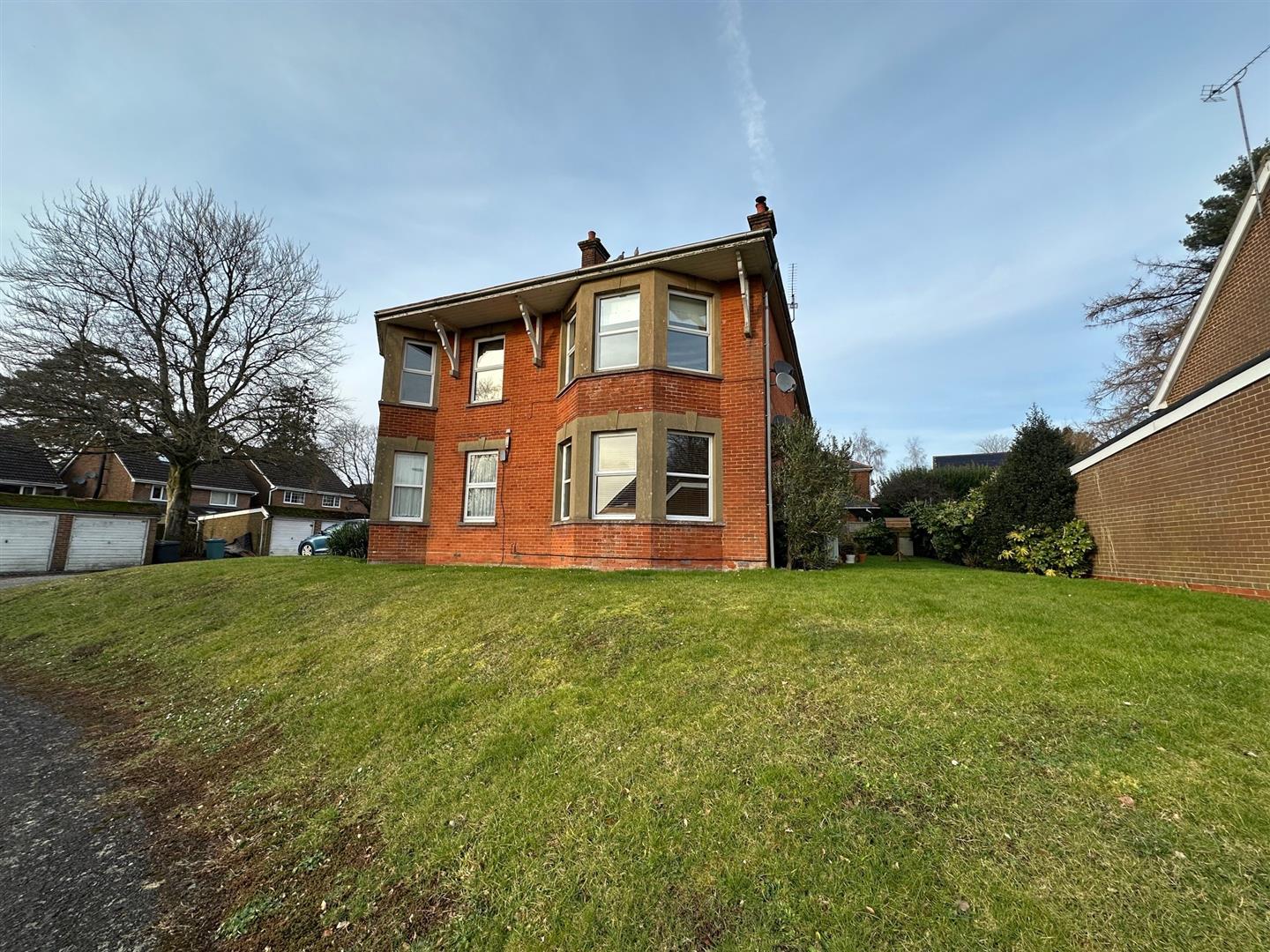 2 bedroom Flat To Let