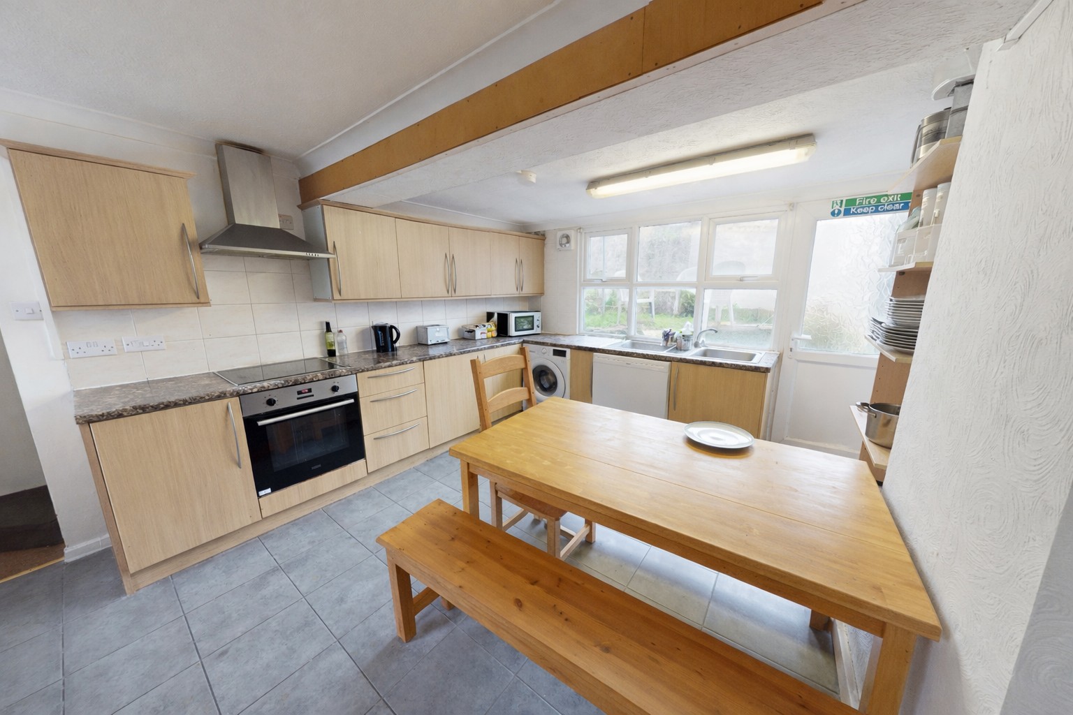 7 bedroom Semi-detached house To Let