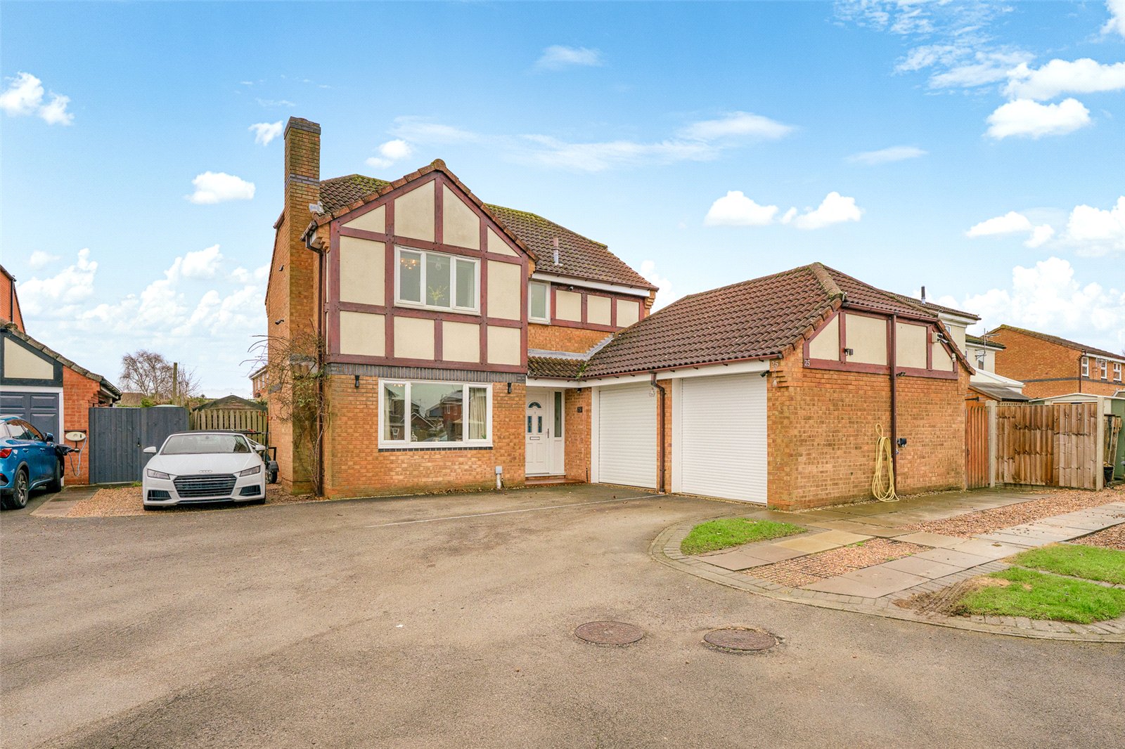 4 bedroom Detached house Under Offer