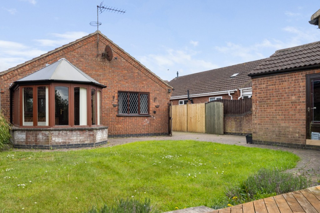 3 bedroom Detached bungalow Under Offer