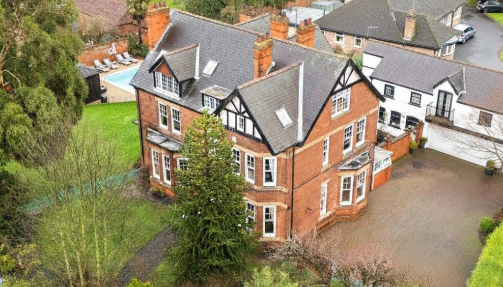 7 bedroom Terraced House For Sale