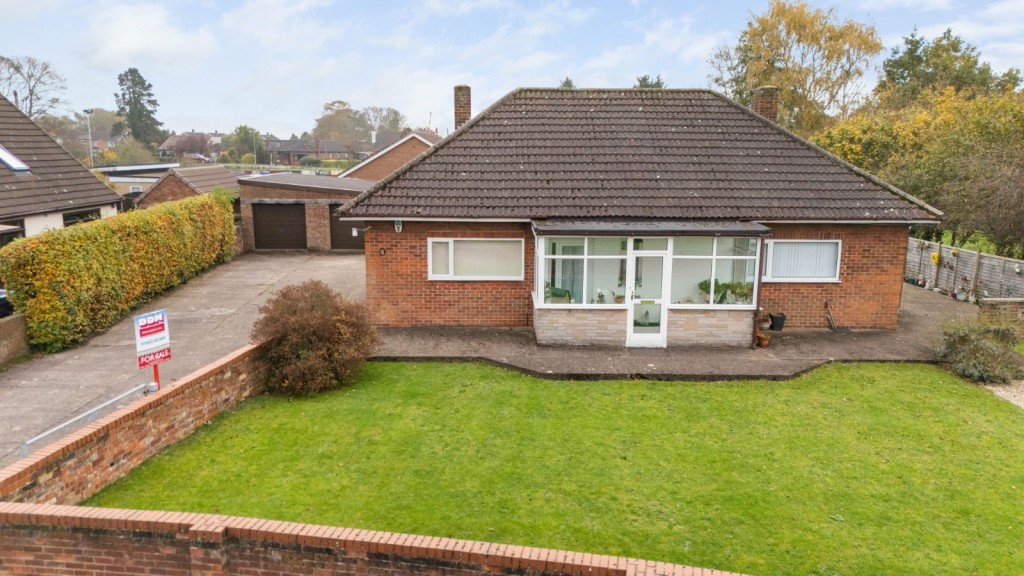 3 bedroom Detached bungalow Under Offer
