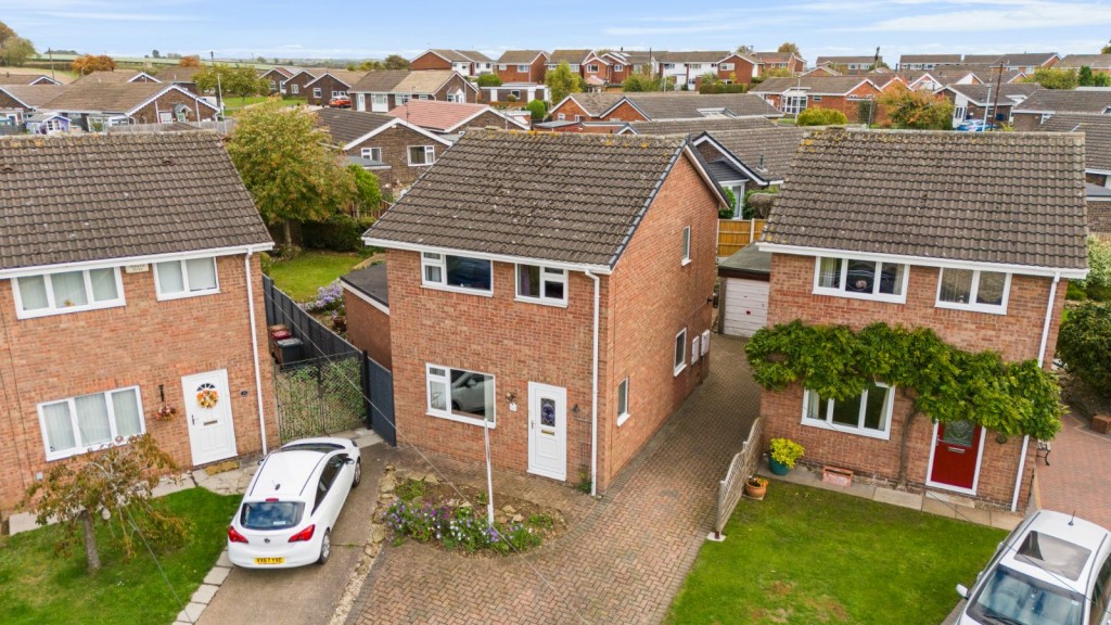 3 bedroom Detached house Under Offer