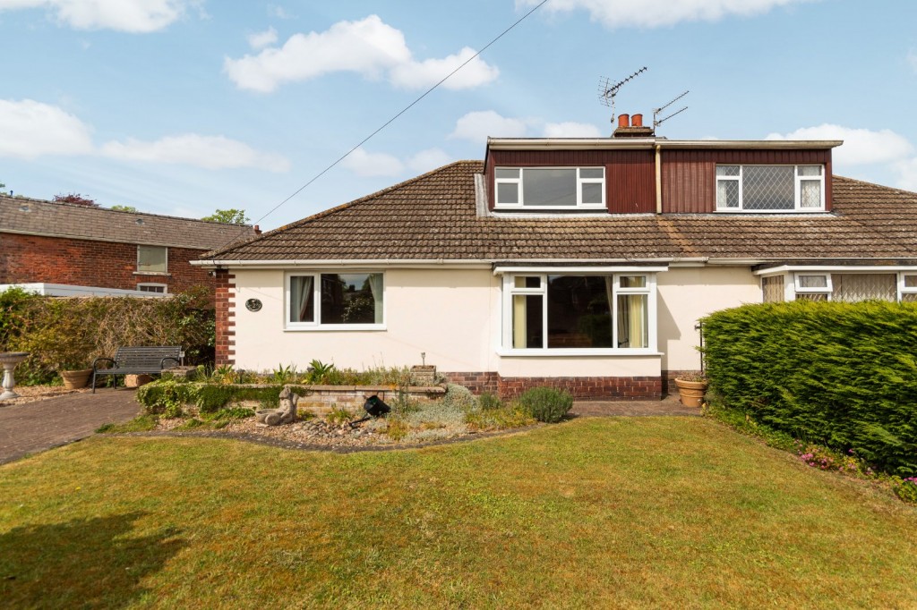 3 bedroom Detached bungalow Under Offer
