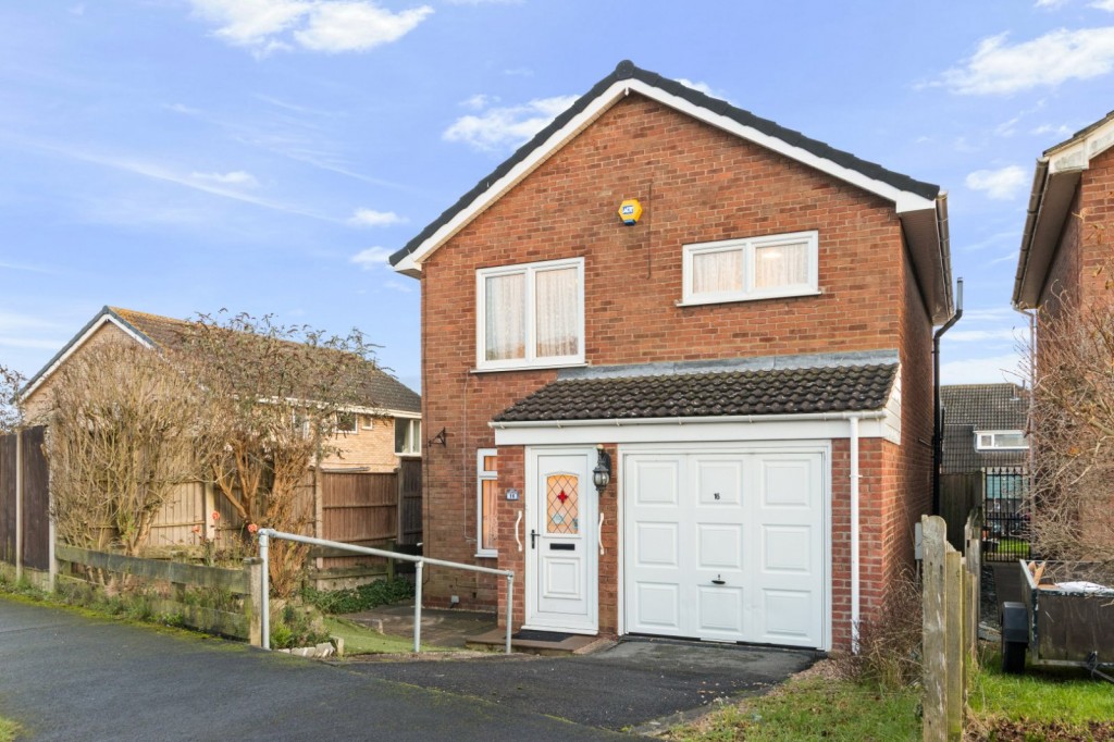 3 bedroom Detached house Under Offer