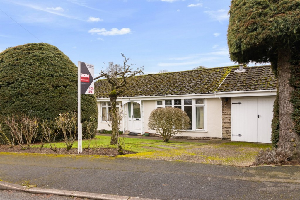 3 bedroom Detached bungalow Under Offer