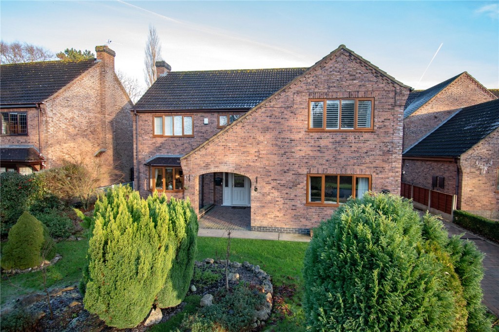 4 bedroom Detached house Under Offer