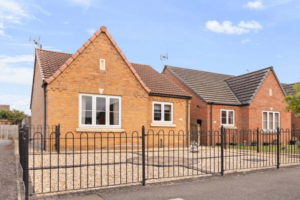 2 bedroom Detached bungalow For Sale