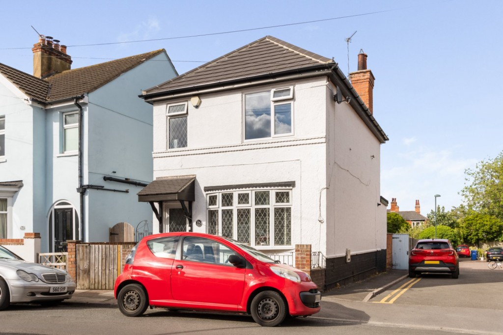 3 bedroom Detached house For Sale