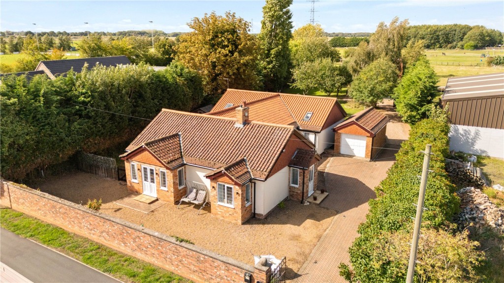 5 bedroom Detached bungalow Under Offer