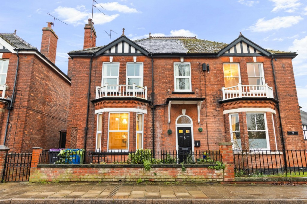 4 bedroom Semi-detached house For Sale