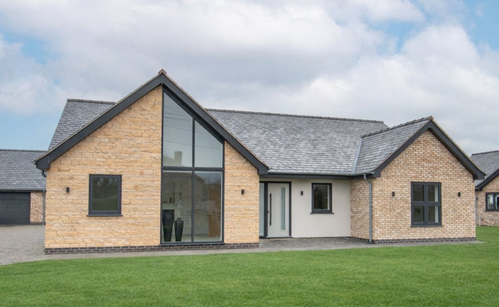 3 bedroom Detached bungalow Under Offer