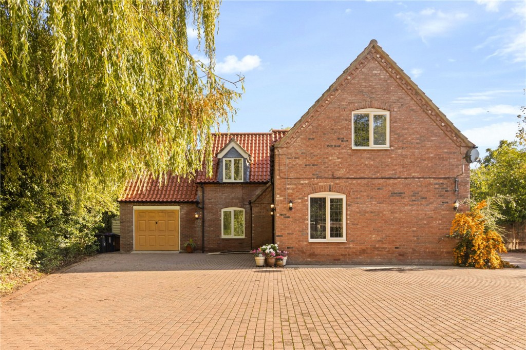 4 bedroom Detached house Under Offer