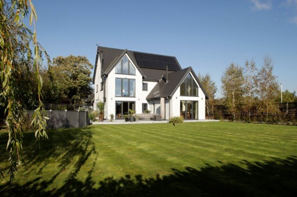 8 bedroom Detached house For Sale
