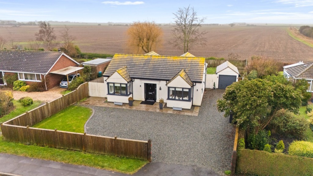 4 bedroom Detached bungalow For Sale