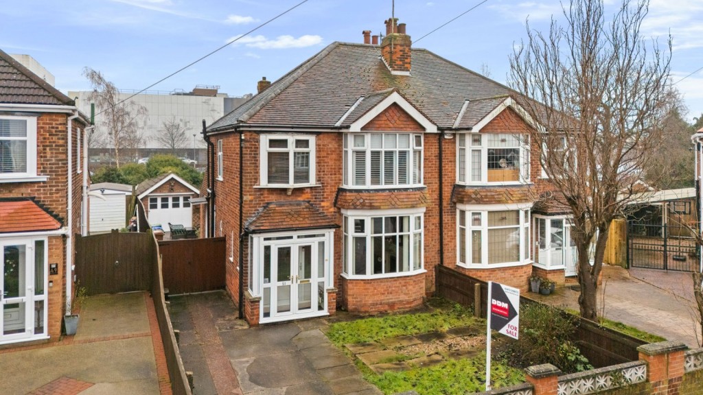 3 bedroom Semi-detached house For Sale