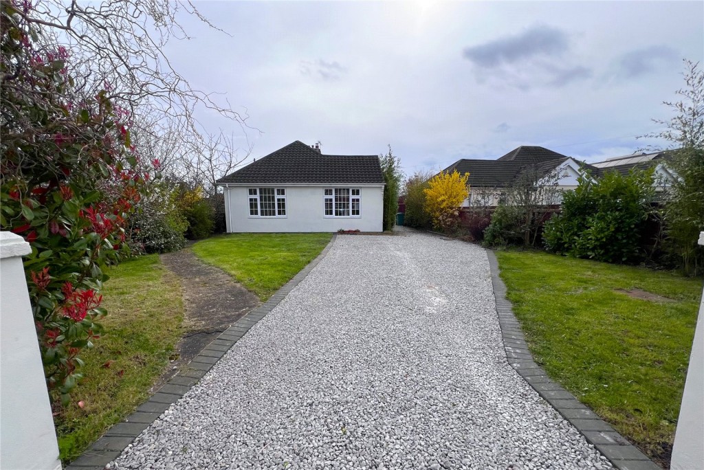 4 bedroom Detached bungalow Under Offer