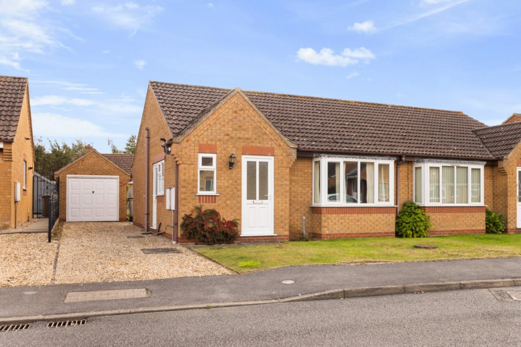2 bedroom Detached bungalow For Sale
