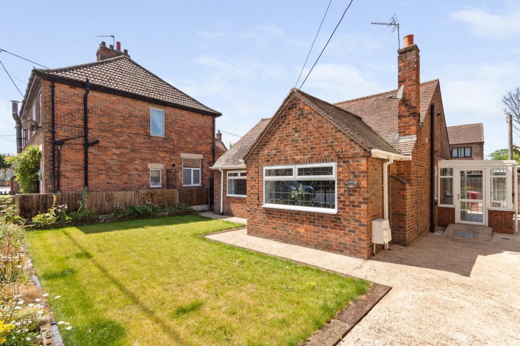 2 bedroom Detached bungalow For Sale