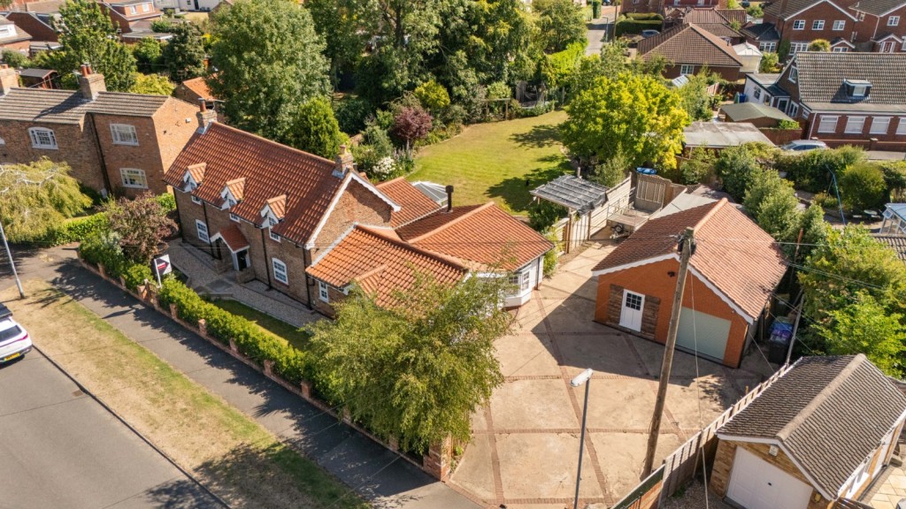 4 bedroom Detached house Under Offer