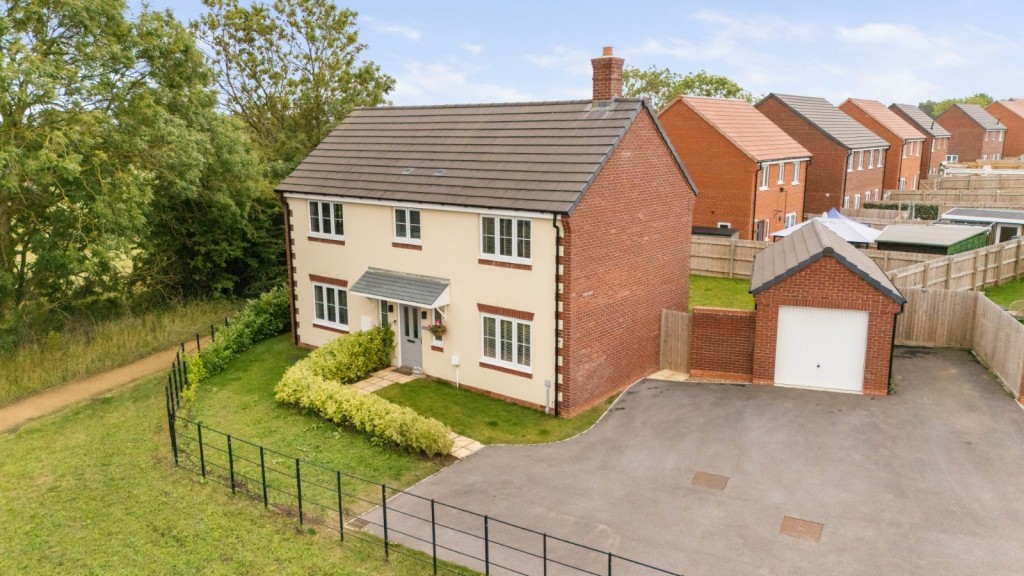 4 bedroom Detached house Under Offer