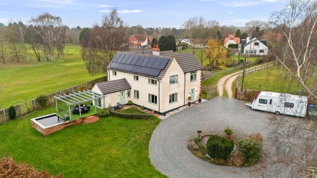 4 bedroom Cottage For Sale