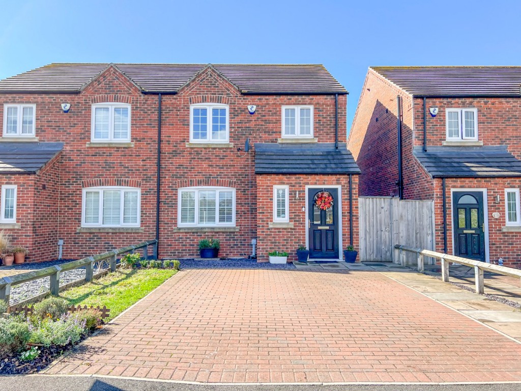 3 bedroom Semi-detached house For Sale