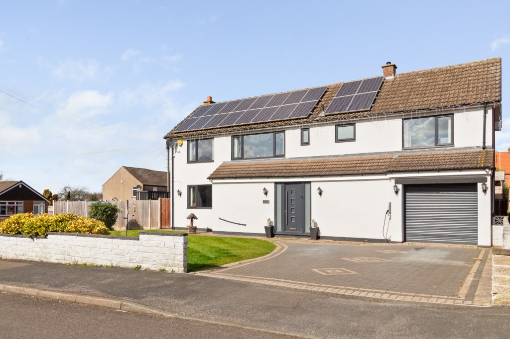4 bedroom Detached house Under Offer