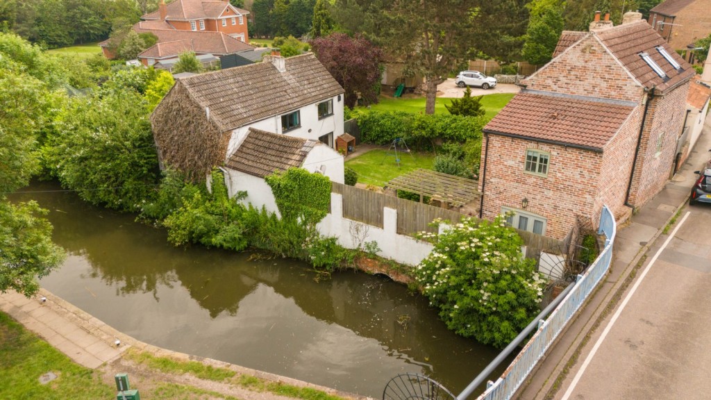 4 bedroom Cottage For Sale