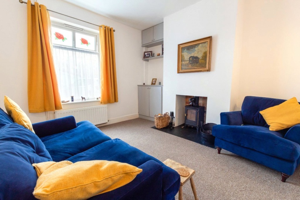 2 bedroom Detached house For Sale