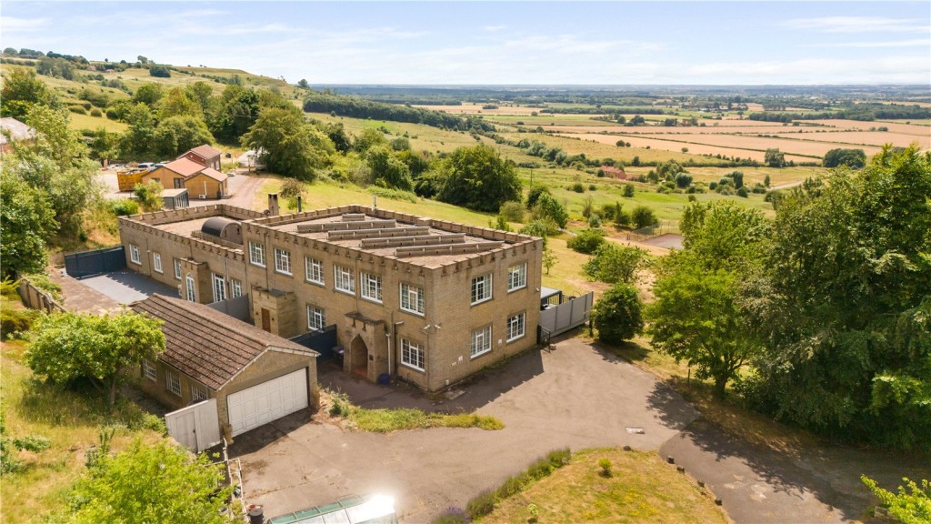 11 bedroom Detached house Under Offer