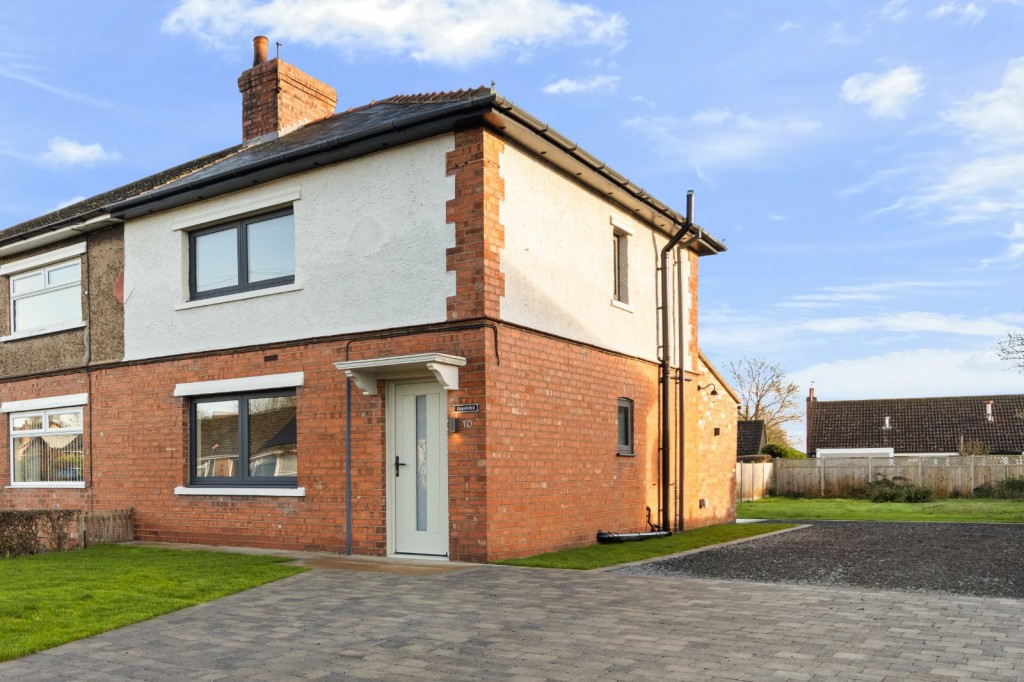 2 bedroom Semi-detached house For Sale