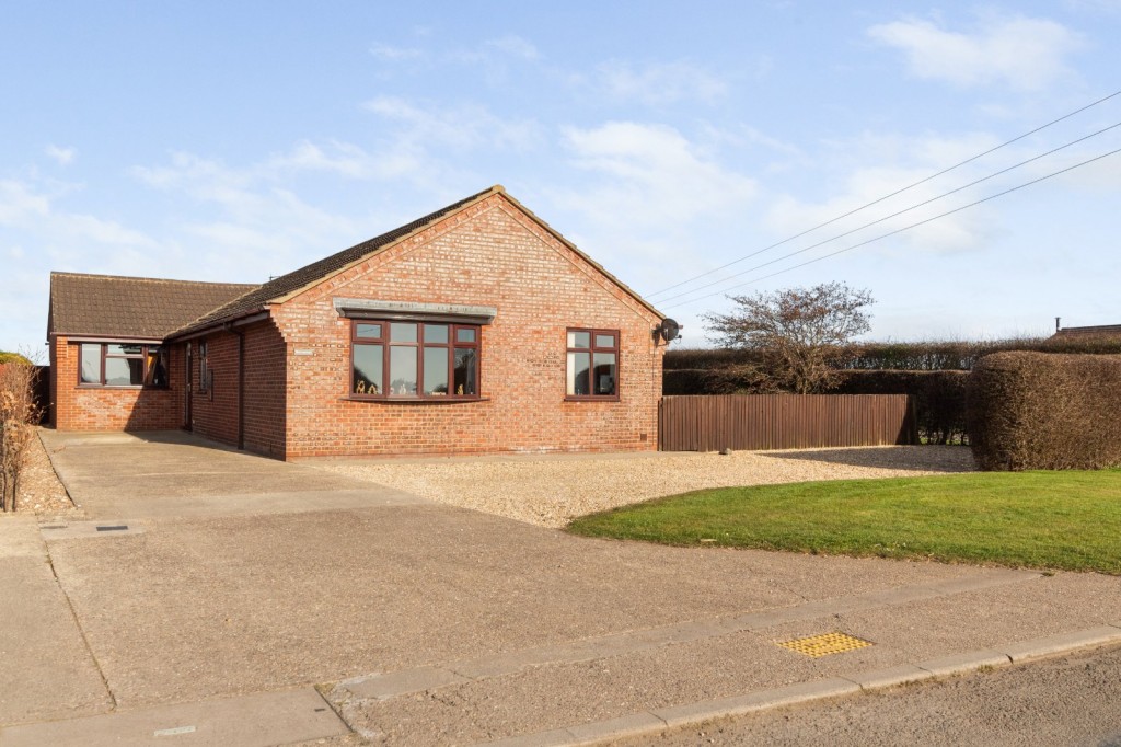 3 bedroom Detached bungalow Under Offer