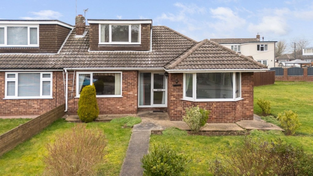 3 bedroom Detached bungalow Under Offer