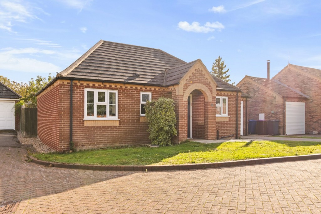 2 bedroom Detached bungalow Under Offer