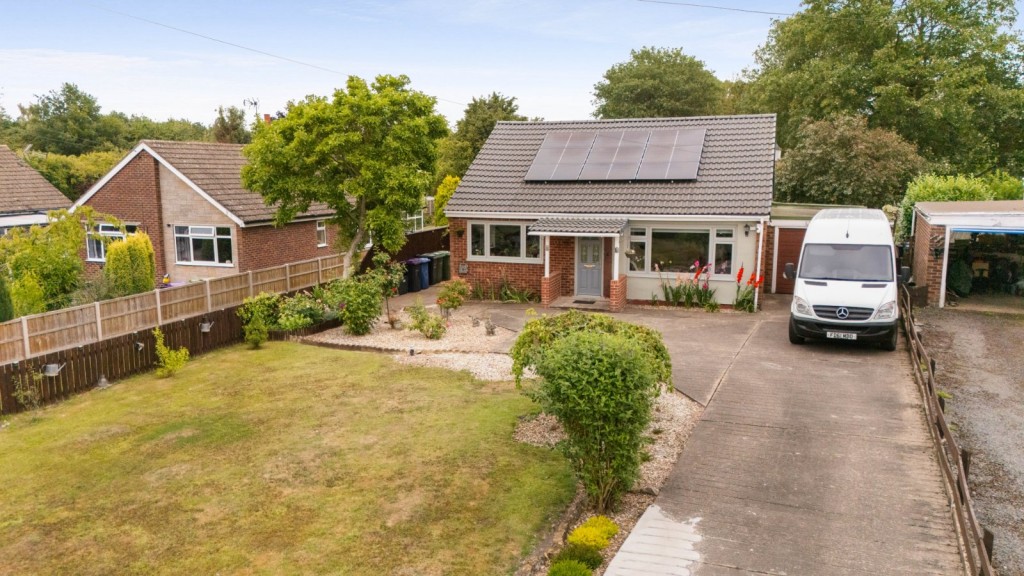 2 bedroom Detached bungalow For Sale