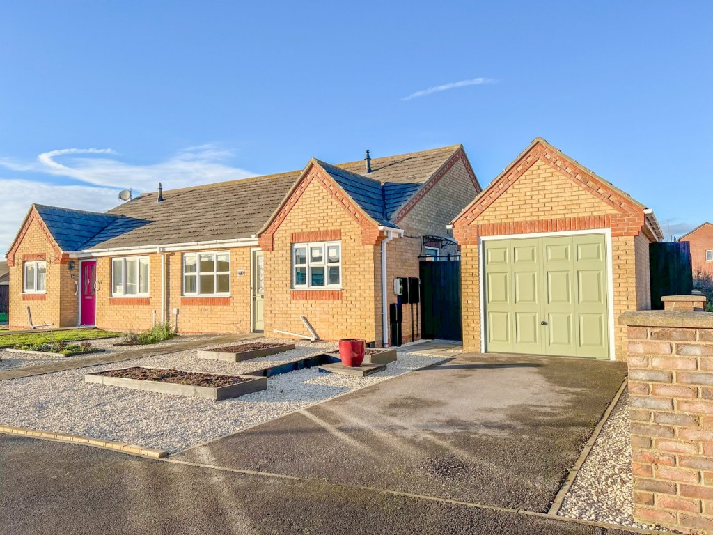 2 bedroom Detached bungalow Under Offer