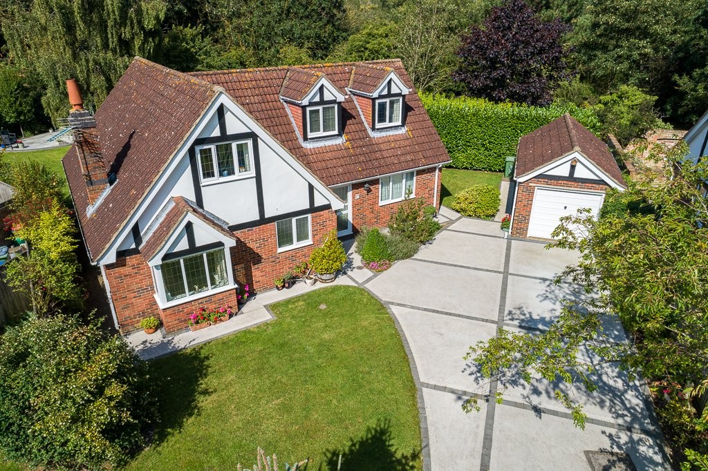 4 bedroom Detached house Under Offer