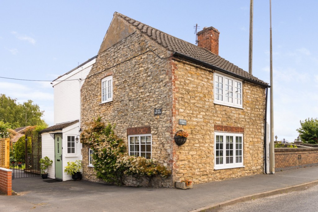 2 bedroom Terraced House Under Offer