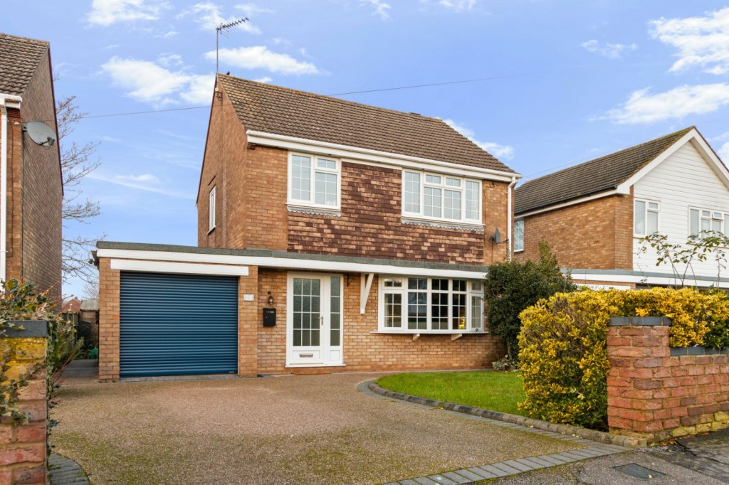3 bedroom Detached house Under Offer