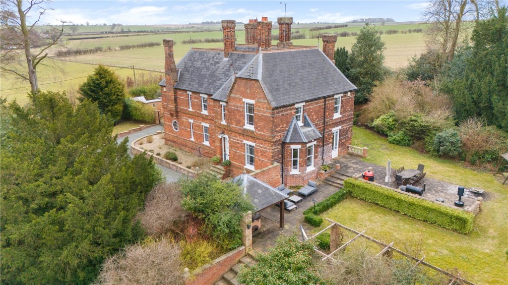 6 bedroom Detached house For Sale