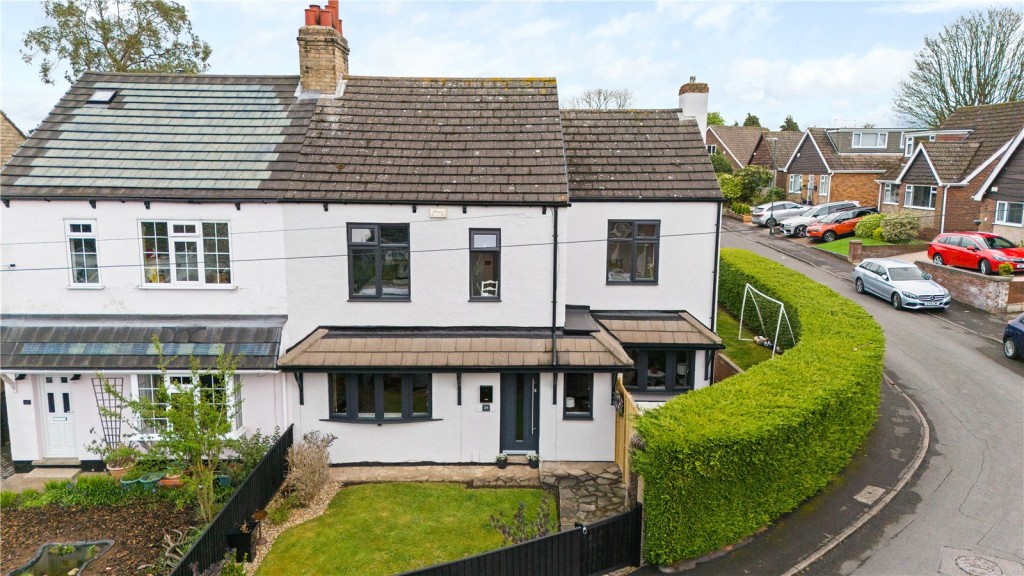 4 bedroom Semi-detached house Under Offer