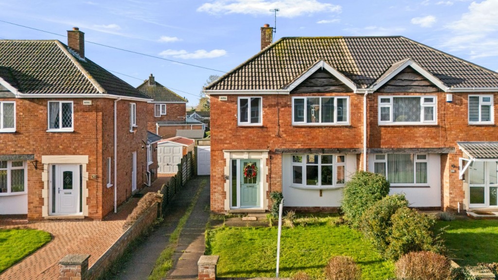 3 bedroom Semi-detached house For Sale