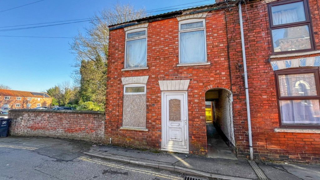 2 bedroom House (unspecified) Under Offer