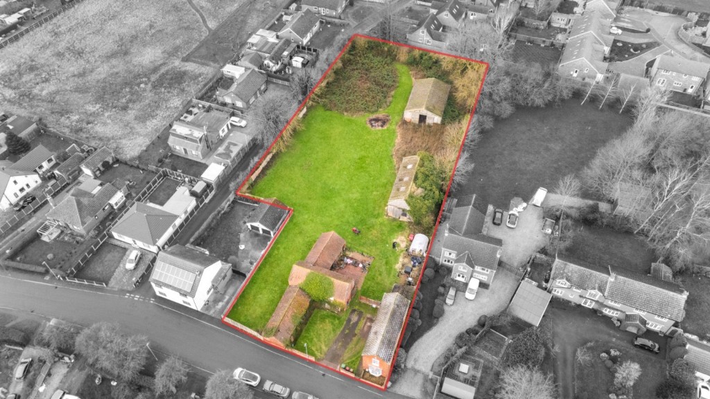 2 bedroom Detached house For Sale