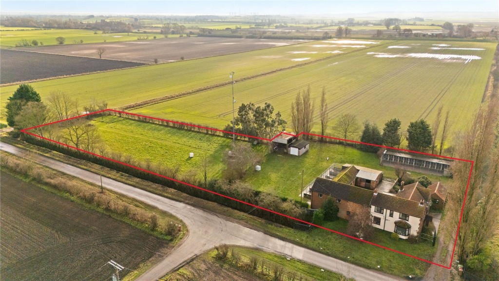 4 bedroom Detached house Under Offer